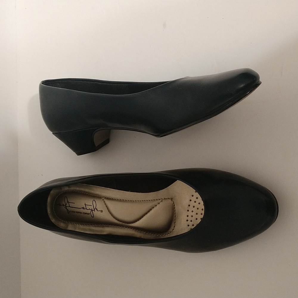 Navy Blue Hush Puppies Shoes sz 8W